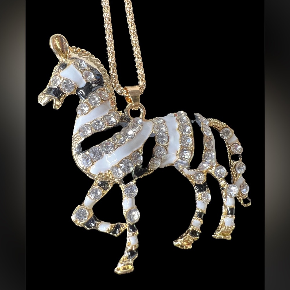 🦓 NWT! Prancing Zebra Necklace